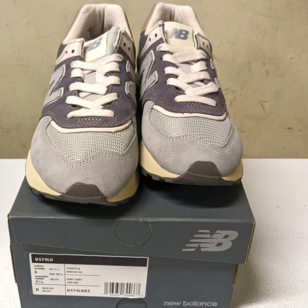 New Balance Men's Gray and Beige Athletic Sneakers